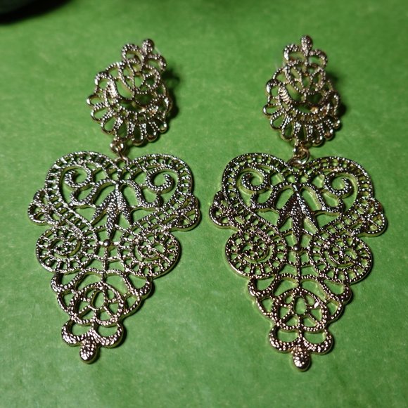(NWT) Gold "Baroque" Filigree Statement Earrings 3" - Picture 4 of 6